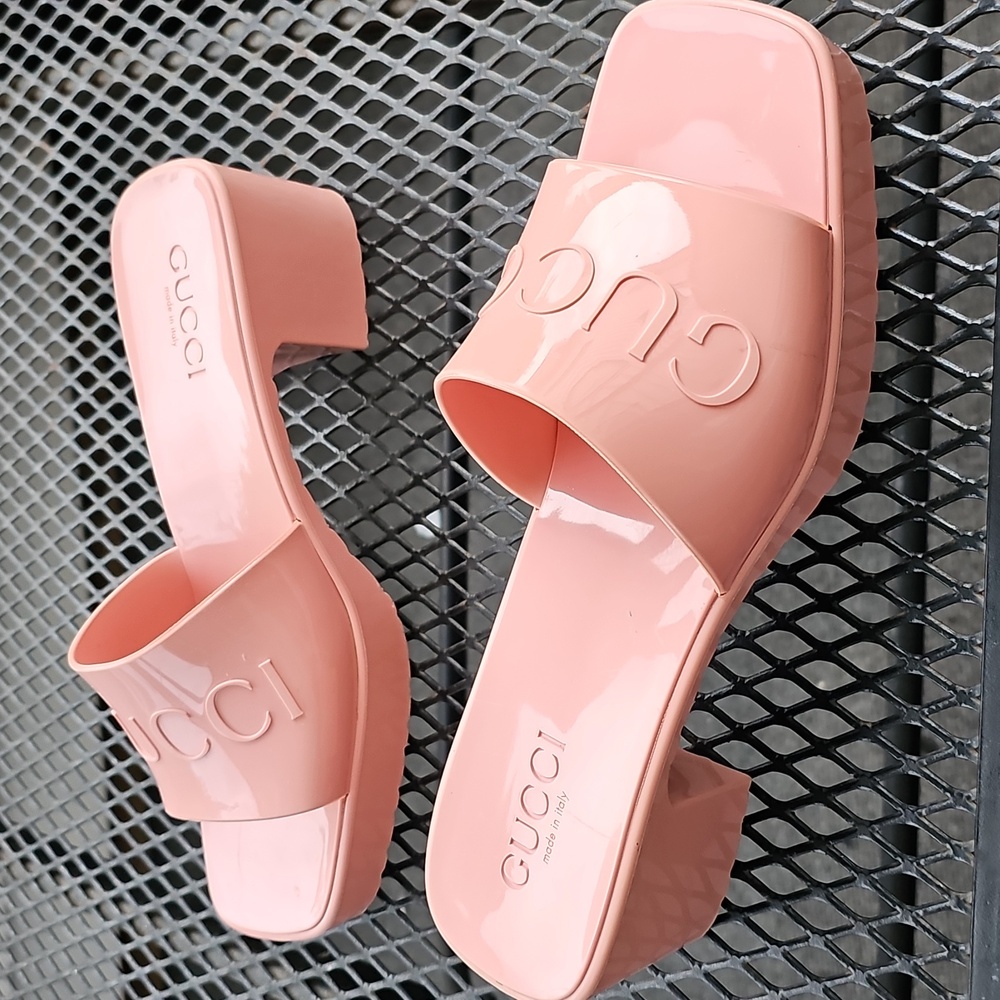 Gucci Pink Mules with Embossed Logo Size 39 (8.5-9) 624750